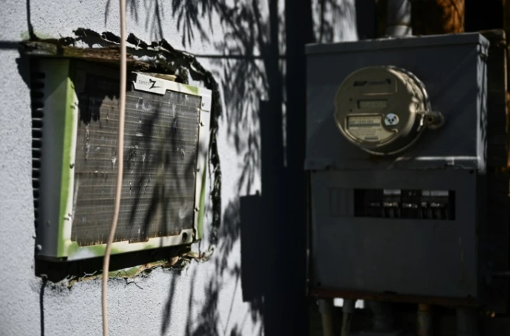 Un climatiseur installé dans un mobile home à Phoenix, en Arizona, le 20 juillet 2023 