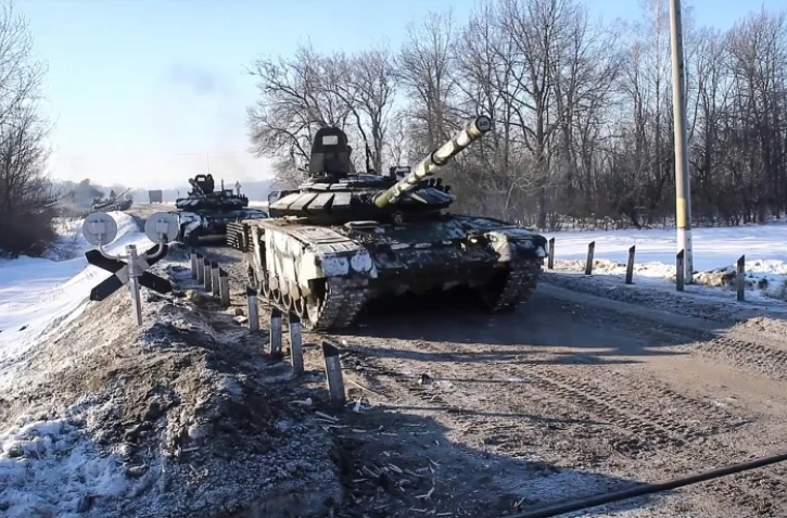 Image diffusée le 15 février 2022 par le ministère russe de la Défense, montrant des blindés quittant la zone de Brest (Bélarus) après des manoeuvres conjointes