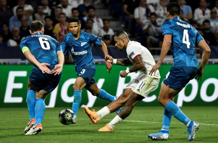 L'attaquant de Lyon Memphis Depay avec le ballon lors du match nul 1-1 à domicile face au Zenit Saint-Petersbourg le 17 septembre 2019 en Ligue des champions
