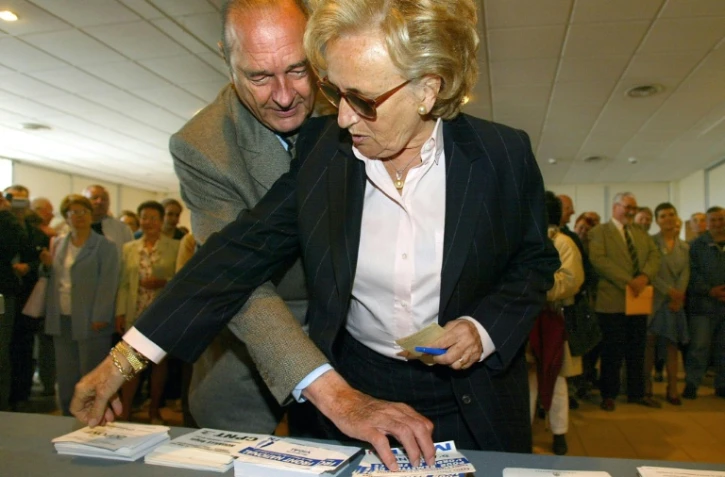 Bernadette Chirac vote à Sarran (Corrèze) le 9 Juin 2002