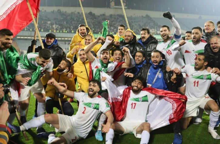 La joie des Iraniens, après leur victoire, 1-0 face à l'Irak, le 27 janvier 2022 à Téhéran, synonyme de qualification pour le Mondial 2022 au Qatar 