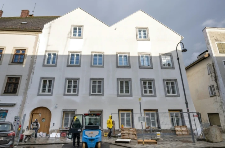 Travaux de transformation en commissariat de police de la maison natale d'Adolf Hitler en Autriche, le 17 février 2026 à Braunau-am-Inn, dans le nord de l'Autriche