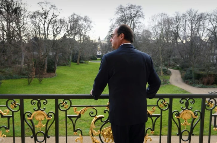 François Hollande  dans son bureau de l'Elysée le 24 février 2016 à Paris
