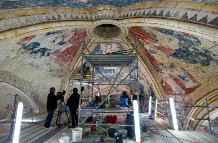 Des fresques gothiques du XIIIe siècle révélées dans la cathédrale Saint-Pierre de Poitiers, ici le 23 novembre 2015