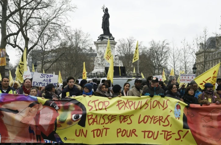Manifestation contre les expulsions après la fin de la trêve hivernale, à Paris le 2 avril 2016