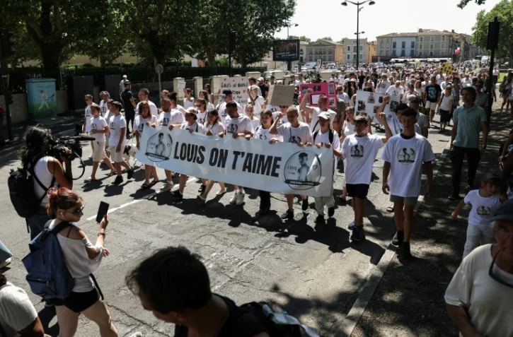 La marche blanche en hommage à Louis, à Carcassonne, samedi 4 juillet 2026