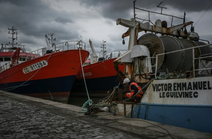 Des bateaux de pêche destinés à être démantelés, à Bordeaux, le 24 avril 2023