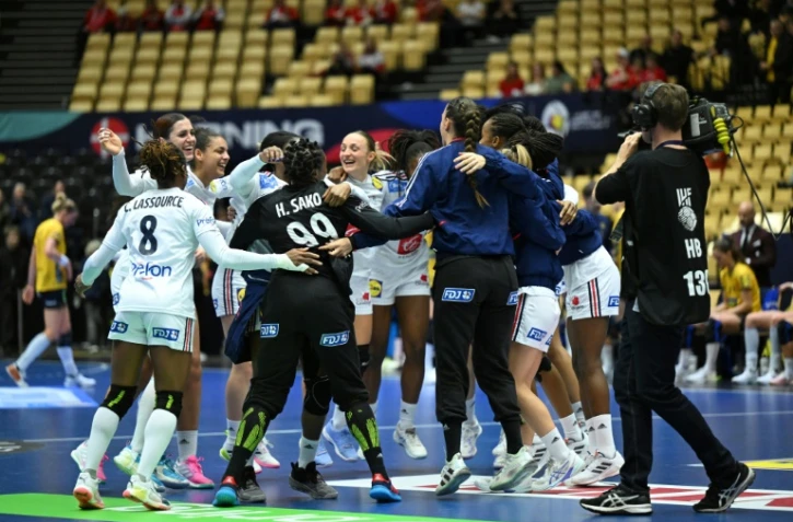 Les Françaises qualifiées pour la finale du Mondial de hand après leur démonstration contre la Suède à Herning, le 15 décembre 2023