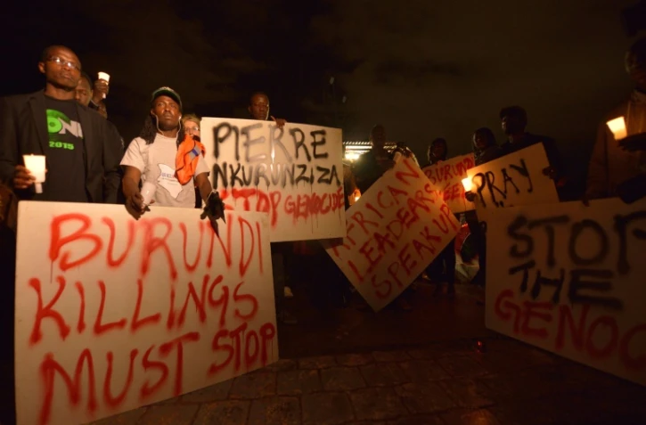 Des Kényans et des Burundais vivant au Kenya se rassemblent pour appeler à la fin des exactions au Burundi, le 13 décembre 2015 à Nairobi