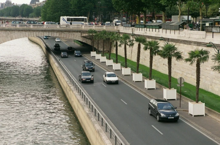 Les voies sur berges rive droite à Paris peu avant l'ouverture de Paris-Plage, le 17 juillet 2002