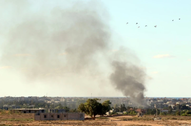 Des éléments de l'EI à Sirte ont déjà été la cible de tirs des forces pro-gouvernementales libyennes, le 18 juillet 2016. Les Etats-Unis ont mené le 1er août de nouvelles frappes aériennes contre des positions de l'EI à Syrte en Libye, à la demande du gouvernement 