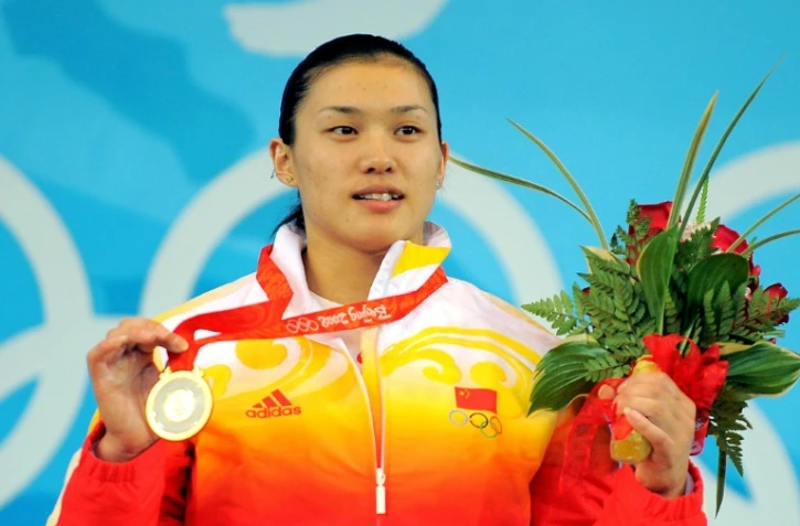 La Chinoise Cao Lei avec sa médaille d'or en 75 kg, le 15 août 2008 lors des Jeux de Pékin