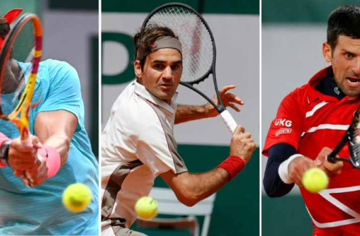 (g Ă d) L'Espagnol Rafael Nadal, Ă Roland-Garros, le 9 octobre 2020; le Suisse Roger Federer, Ă Roland-Garros, le 7 juin 2019; et le Serbe Novak Djokovic, Ă Roland-Garros, le 5 octobre 2020