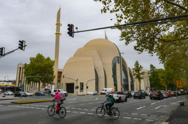 La mosquée centrale de Cologne, en Allemagne, financée par l'Union des affaires turco-islamiques (Ditib), le 28 septembre 2018 avant son inauguration présidée par le président turc Recep Tayyip Erdogan