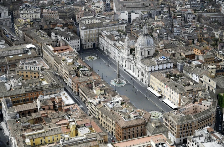 Vue aérienne de la Piazza Navona à Rome, le 1er mai 2020