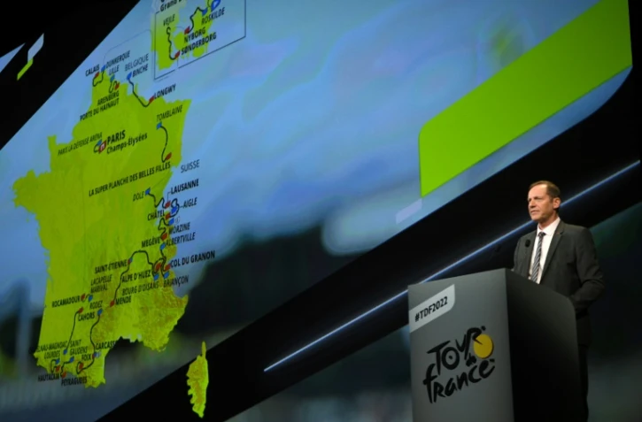 Le directeur du Tour de France Christian Prudhomme prononce un discours au moment de la présentation du parcours de l'édition 2022 de l'épreuve cycliste à Paris, le 14 octobre 2021