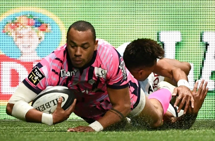 Le centre du Stade Français, Ga?"l Fickou, marque un essai lors d'un match de Top 14 contre le Racing 92, à Nanterre, le 5 mai 2019