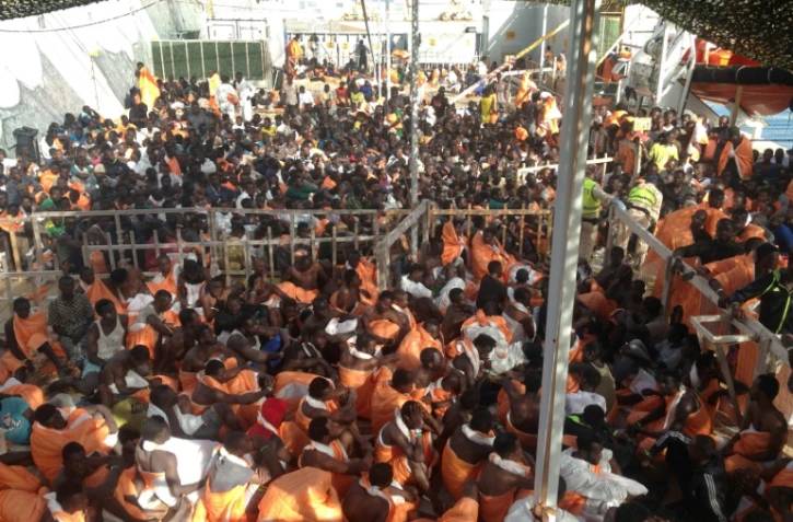 Des migrants secourus en mer arrivent à Palerme, en Italie, le 24 octobre 2016