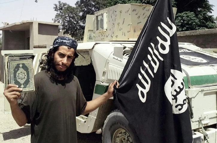 Photo non datée extraite le 16 novembre 2015 du magazine en ligne Dabiq du groupe Etat islamique censé montrer Abdelhamid Abaaoud, alias Abu Umar al-Baljiki