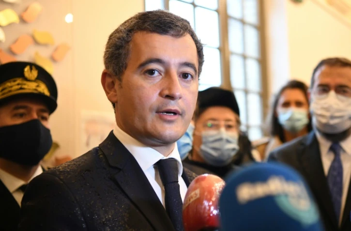 Le ministre de l'Intérieur Gérald Darmanin s'adresse à la presse lors de la visite de la visite d'une synagogue à Boulogne-Billancourt pour la fête juive de Yom Kippour, le 27 septembre 2020 dans les Hauts-de-Seine