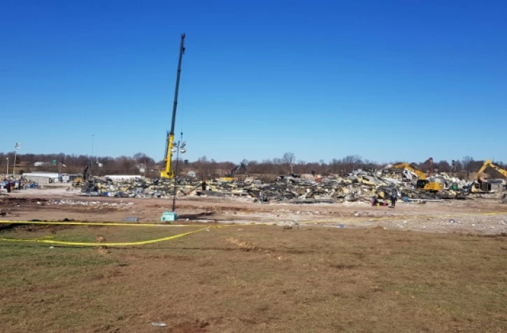 Les décombres de l'usine de bougies détruite à Mayfield, dans le Kentucky, le 13 décembre 2021