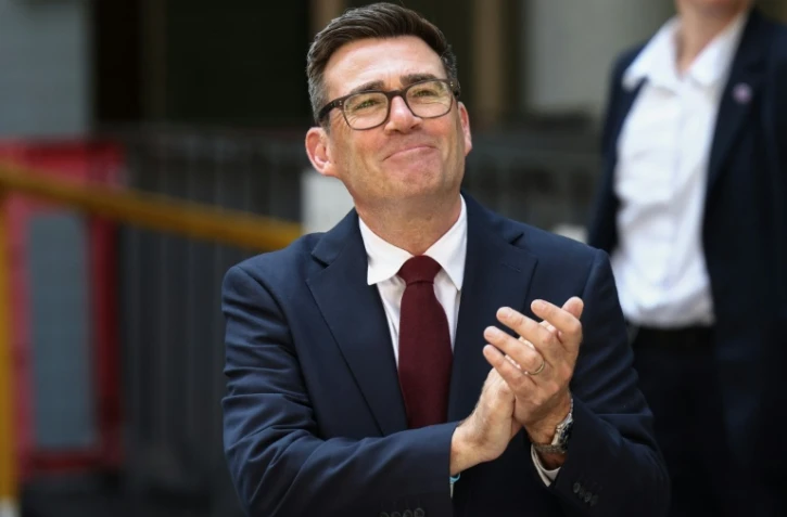 Andy Burnham à la sortie du Parti travailliste, où il a été confirmé comme nouveau chef du Labour et prochain Premier ministre britannique, le 17 juillet 2026 à Londres