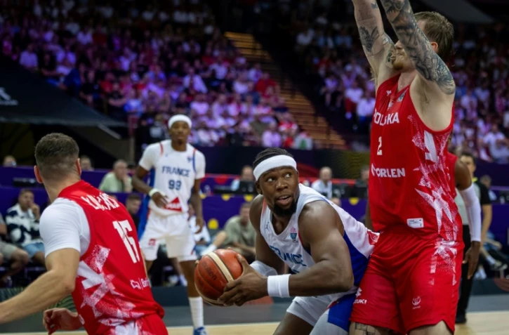 Le capitaine Guerschon Yabusele (balle en main) a porté les Bleus, vainqueurs de la Pologne à l'Euro, le 2 septembre 2025 à Katowice