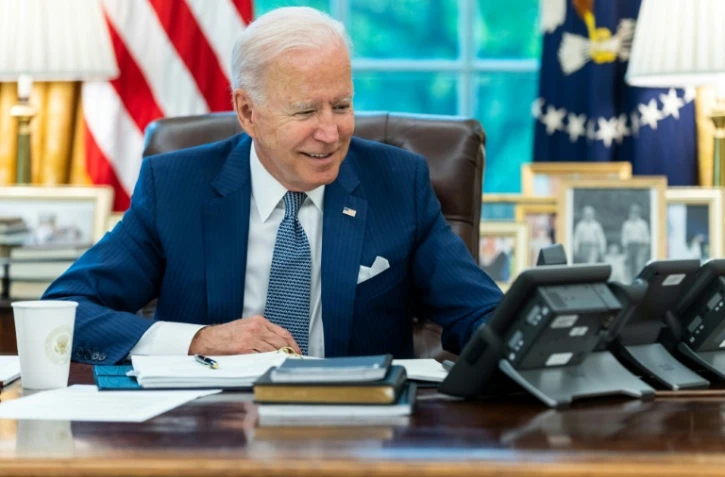 Le président américain Joe Biden s'entretient par téléphone avec son homologue français Emmanuel Macron, le 22 septembre 2021 