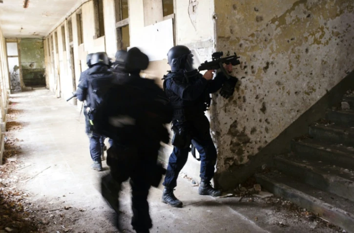 Des gendarmes du GIGN lors d'un exercice à Etampes près de Paris, en janvier 2011