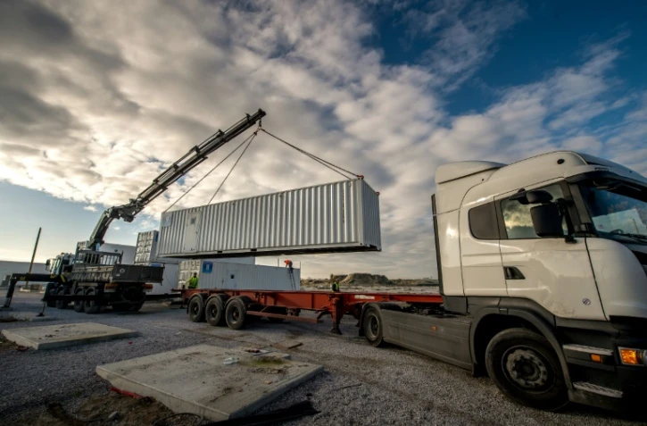 Démontage de l'ex-Centre d'accueil provisoire (CAP) à Calais, dans le nord de la France, le 14 février 2017