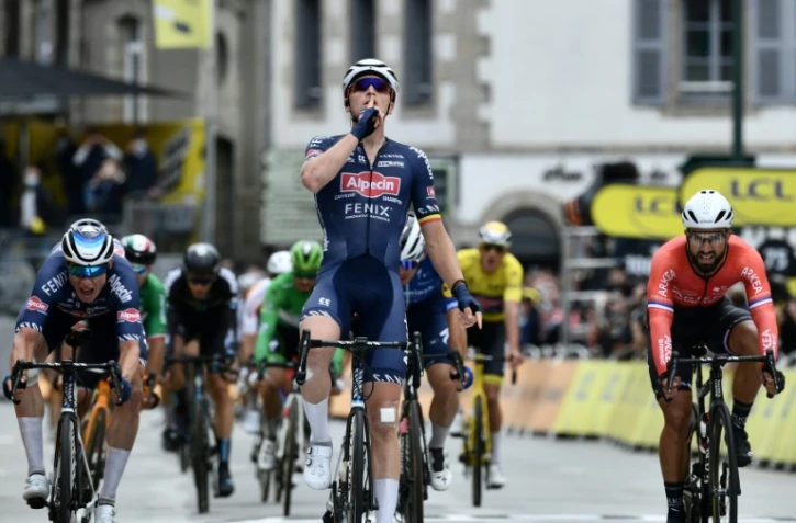 La joie du Belge Tim Merlier, vainqueur de la 3e étape du Tour de France, disputée entre Lorient et Pontivy, le 28 juin 2021
