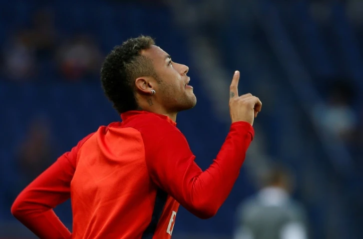 Le Brésilien Neymar, transféré du FC Barcelone au Paris SG à l'été 2017, avec son nouveau maillot le 25 août 2017