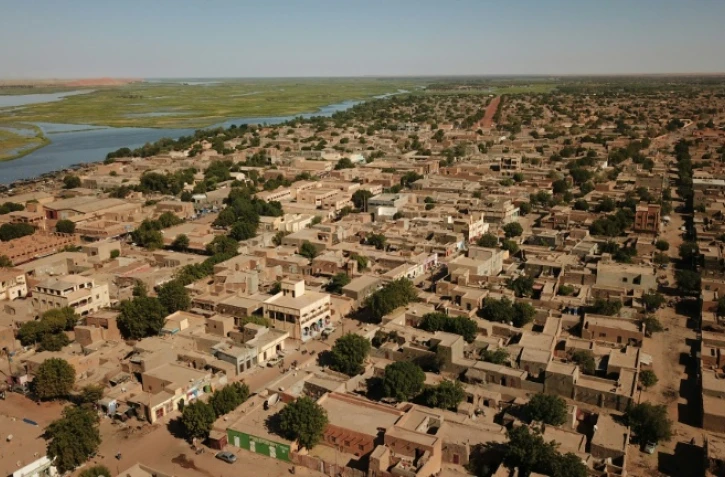 Une vue aérienne montre une vue d'ensemble de Gao, au Mali, le 26 novembre 2019.
Des tirs ont secoué le 25 avril 2026 plusieurs localités de ce pays dirigé par une junte. Des combats ont également été entendus à Gao (nord), et à Sevare (sud)
