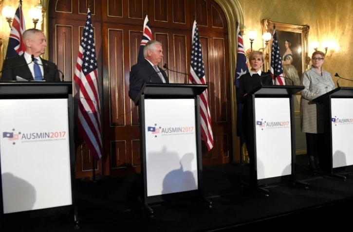 Le secrétaire à la Défense Jim Mattis, le secrétaire d'Etat américain Rex Tillerson, la Première ministre australienne Julie Bishop et la ministre australienne de la Défense Marise Payne après des consultations à Sydney le 5 juin 2017