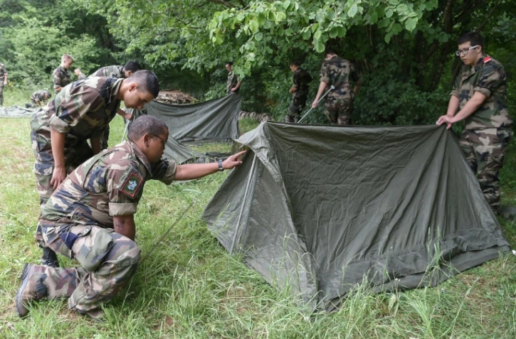 Emmanuel Macron pourrait annoncer dans les prochains jours l'instauration d'un service militaire volontaire en France, un projet à l'étude depuis plusieurs mois