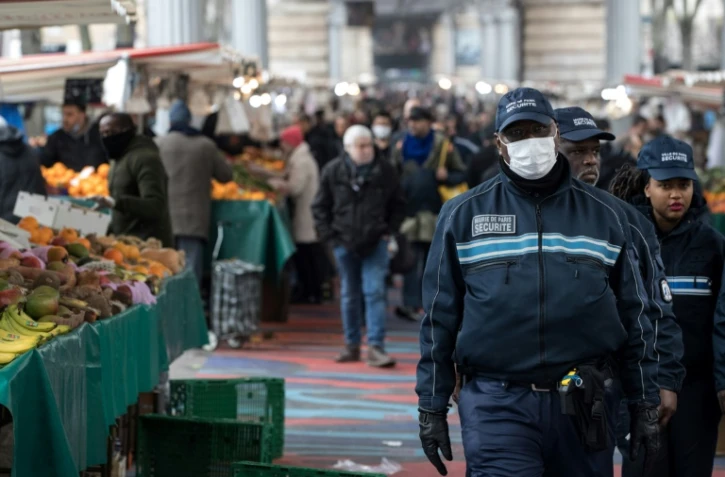 Sur le marché Barbès à Paris le 18 mars 2020