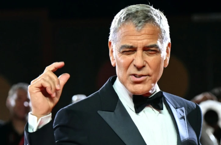 L'acteur américano-français George Clooney sur le tapis rouge de la Mostra de Venise, en Italie, le 28 août 2025