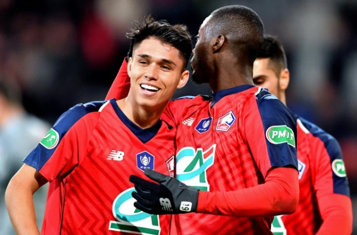 L'attaquant brésilien de Lille Luiz Araujo (g) félicité par ses coéquipiers après avoir marqué contre Sochaux en Coupe de France, le 7 janvier 2019 à Villeneuve-d'Ascq
