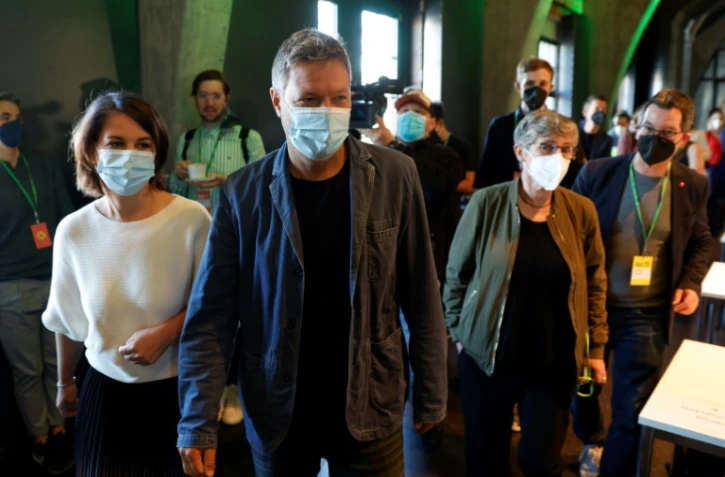 Les dirigeants des Verts allemands Annalena Baerbock et Robert Habeck à leur arrivée à une réunion post-élections à Berlin le 2 octobre 2021
