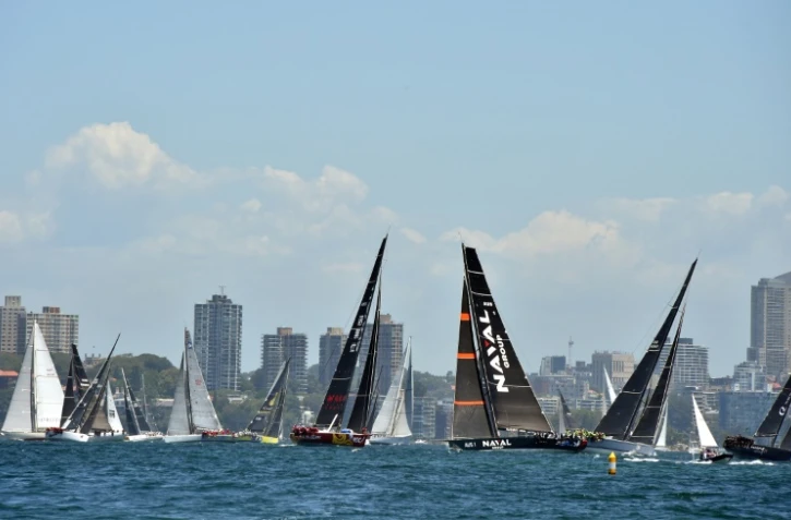 La flotte des voiliers de la calssique Sydney-Hobart au large de Sydney, le 26 décembre 2018