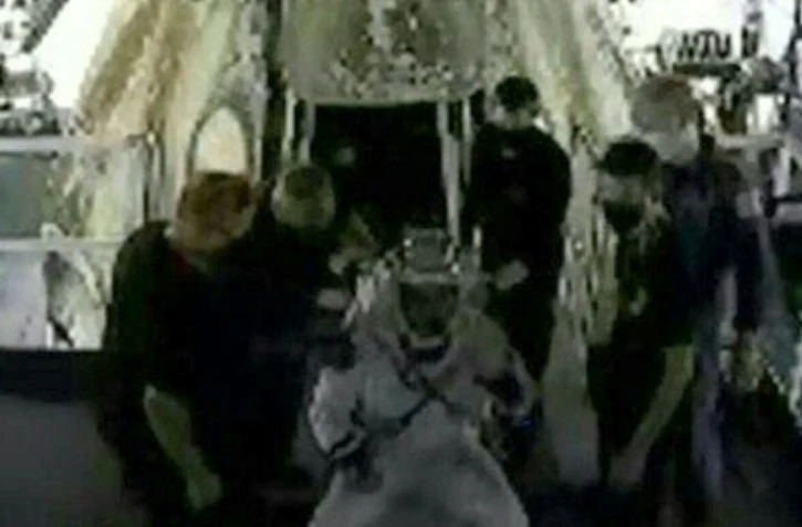 L'astronaute Bob Behnken après sa sortie de la capsule Dragon de SpaceX, le 2 août 2020