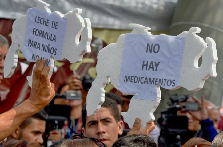 Des Vénézuéliens manifestent contre la pénurie de médicaments à Caracas le 13 avril 2016