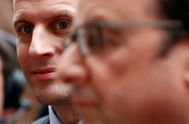 Le ministre de l'Economie Emmanuel Macron (g) et le président François Hollande (d) à l'Elysée à Paris, le 2 mars 2016