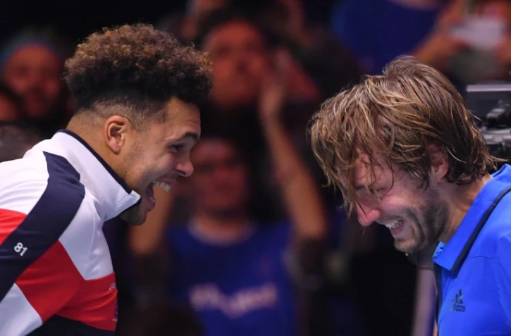 Les Français Jo-Wilfried Tsonga et Lucas Pouille vainqueurs de la Coupe Davis devant la Belgique à Villeneuve-d'Ascq, le 26 novembre 2017