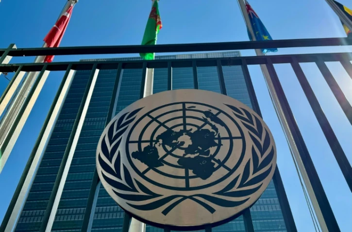 Pour faire face "aux pires coupes financières qui ont jamais frappé le secteur humanitaire", en particulier le retrait brutal des Etats-Unis, l'ONU a annoncé une réduction drastique de l'aide pour cette année, qui va laisser des dizaines de millions de personnes en détresse