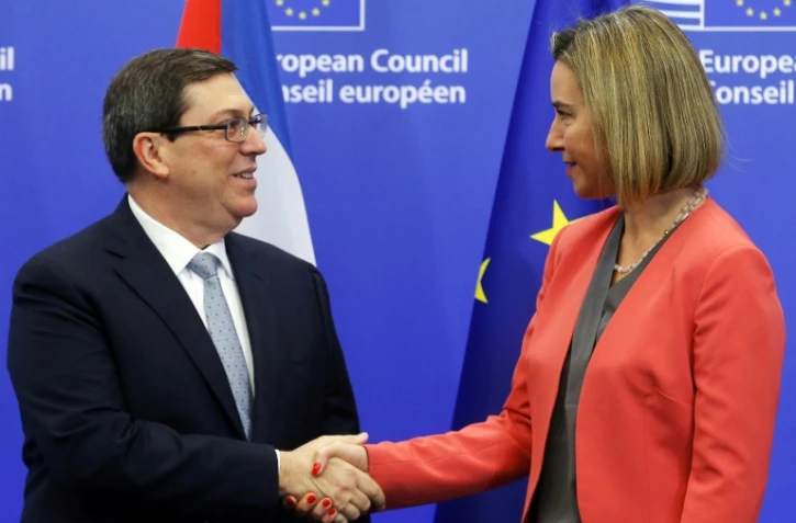 Le ministre cubain des Affaires étrangères Bruno Rodriguez Parrilla et Federica Mogherini, chef de la diplomatie de l'UE, le 12 décembre 2016 à Bruxelles