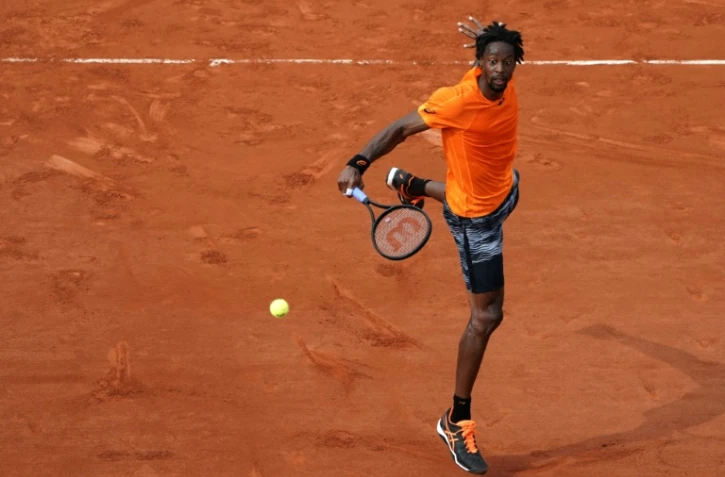 Gaël Monfils assure le spectacle face au Brésilien Thiago Monteiro, au 2e tour de Roland-Garros, le 1er juin 2017
