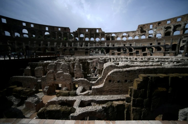 L'hypogée et les murs à l'intérieur du Colisée de Rome, le 25 juin 2021