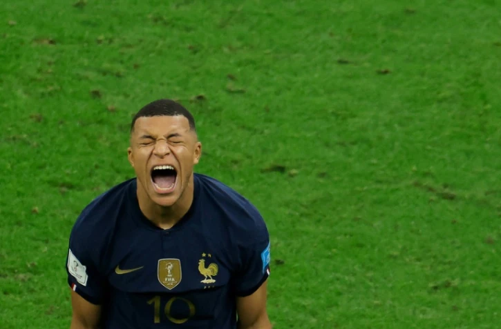 L'attaquant Kylian Mbappé lors de la défaite de l'équipe de France face à l'Argentine en finale de la Coupe du monde le 18 décembre 2022 à Doha. La marque américaine Nike a renouvelé jusqu'en 2034 son contrat d'équipementier avec la Fédération française de football