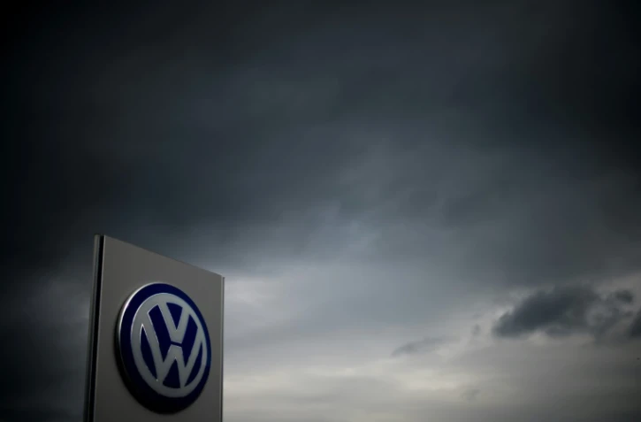 Le logo de Volkswagen à Hanovre, dans le centre de l'Allemagne, le 22 septembre 2015